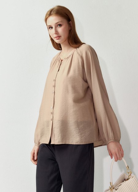 簡約圓領縮褶廓型孕哺襯衫