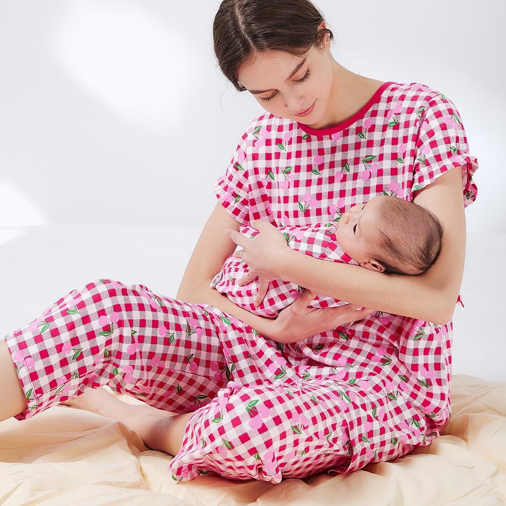 格紋櫻桃荷葉孕哺居家服組(洋裝+長褲) 格紋櫻桃荷葉孕哺居家服組(洋裝+長褲)